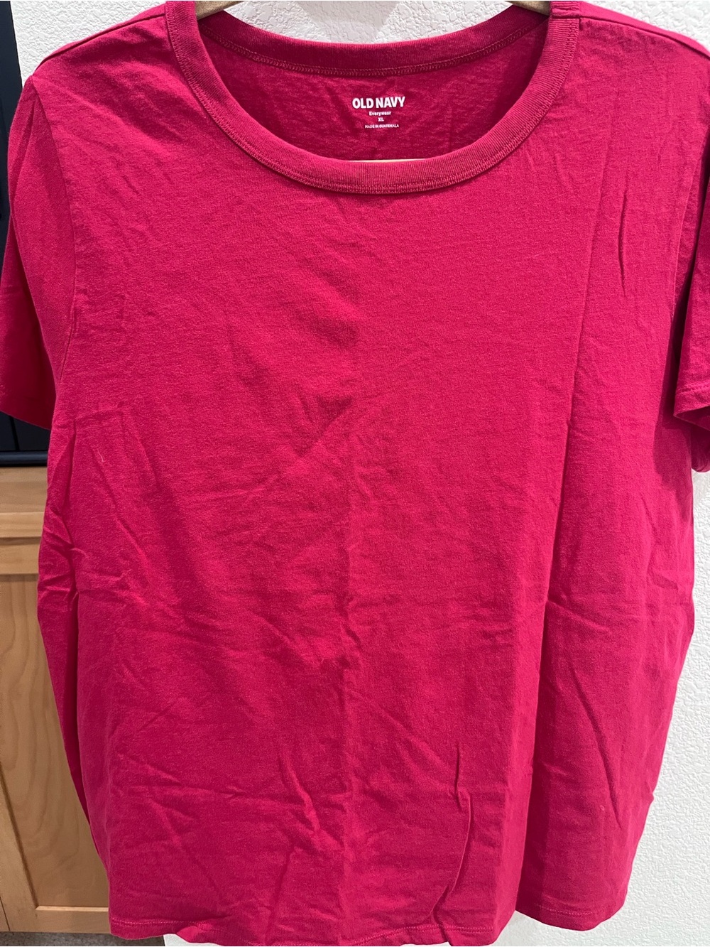 Old Navy Crew Neck T-Shirt in Bright Pink XL